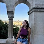 Maestra de primaria especializada en inglés. Experiencia enseñando español e inglés y vivido en el extranjero (Dublín y Bélgica)